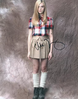 Elle Fanning autograph
