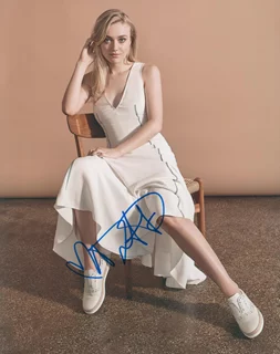 Dakota Fanning autograph