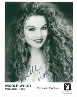 Nicole Wood autograph