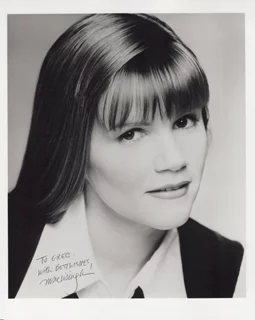 Mare Winningham autograph