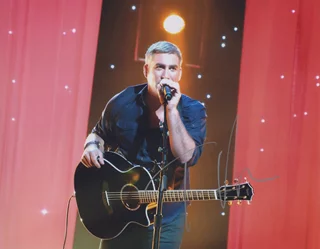 Taylor Hicks autograph