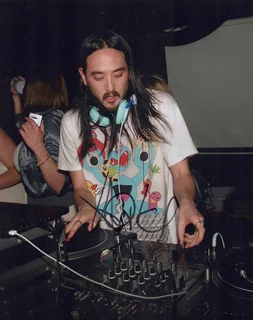 Steve Aoki autograph