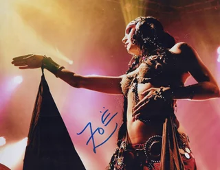 Zoe Jakes autograph