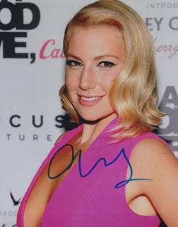 Ari Graynor autograph