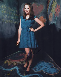 Alison Brie autograph