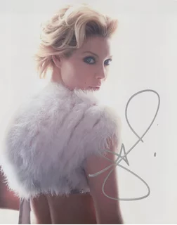 Alaina Huffman autograph