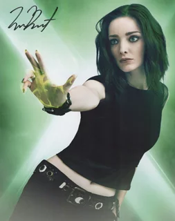 Emma Dumont autograph