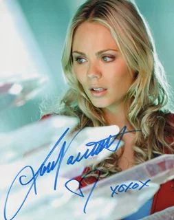 Laura Vandervoort autograph