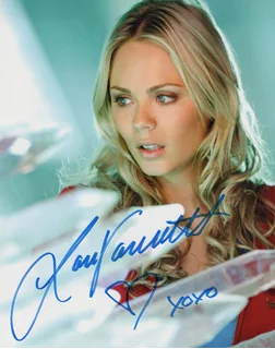 Laura Vandervoort autograph