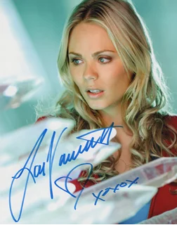 Laura Vandervoort autograph