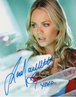 Laura Vandervoort autograph