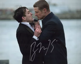 Benjamin McKenzie autograph