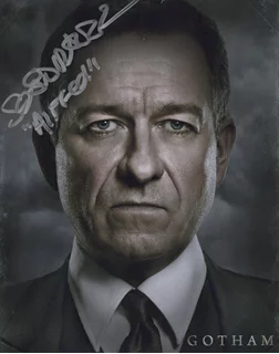 Sean Pertwee autograph