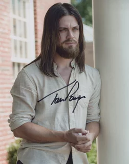 Tom Payne autograph