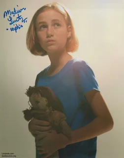 Madison Lintz autograph