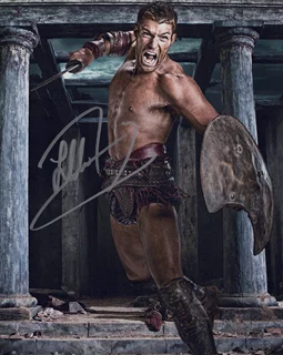 Liam McIntyre autograph