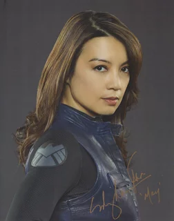 Ming-Na autograph