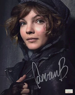 Camren Bicondova autograph