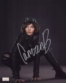 Camren Bicondova autograph