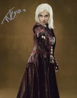 Natalia Tena autograph