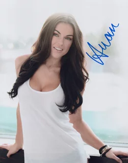 Serinda Swan autograph