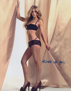 Winter Ave Zoli autograph