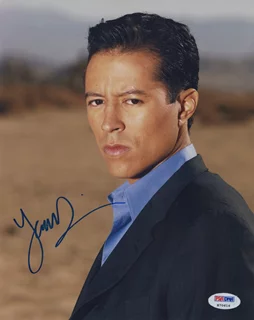 Yancey Arias autograph