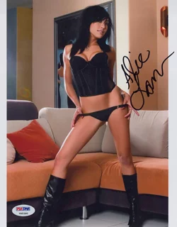 Alie Layus autograph