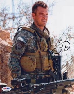 Josh Duhamel autograph