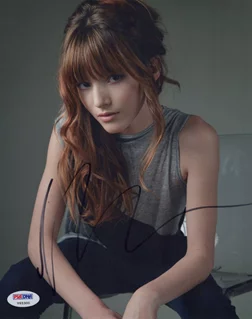 Bella Thorne autograph