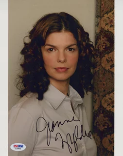 Jeanne Tripplehorn autograph