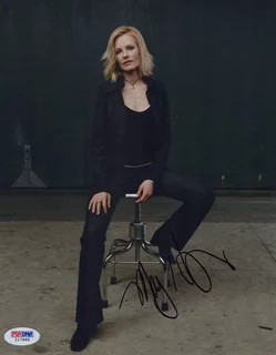 Marg Helgenberger autograph