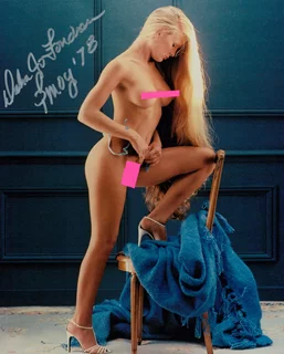 Debra Jo Fondren autograph