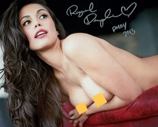 Raquel Pomplun autograph