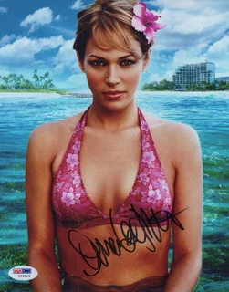 Amanda Righetti autograph
