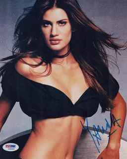 Yamila Diaz autograph