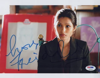 Freida Pinto autograph