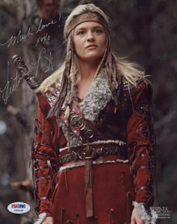 Victoria Pratt autograph