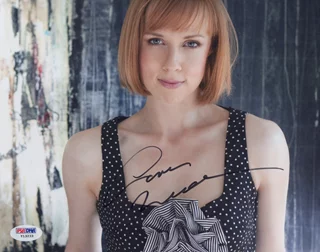 Laura  Waddell autograph