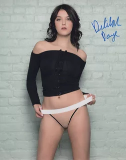 Delilah Daye autograph