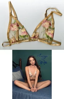 Lauryn Wolfe autograph