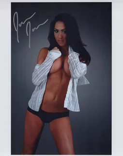 Jaelyn James autograph