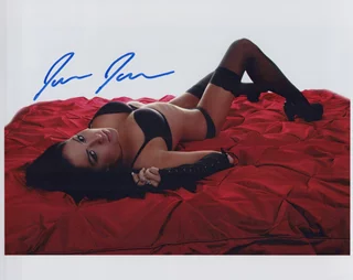 Jaelyn James autograph