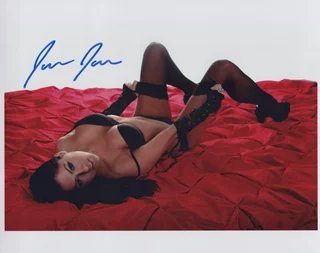 Jaelyn James autograph