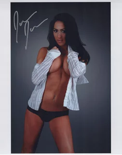 Jaelyn James autograph