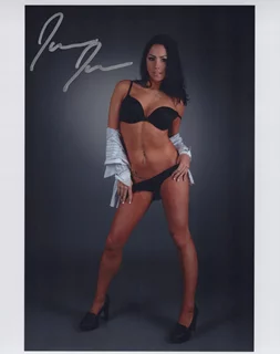 Jaelyn James autograph