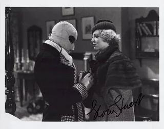 Gloria Stuart autograph