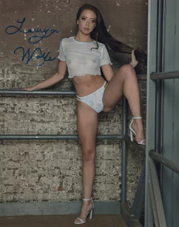 Lauryn Wolfe autograph