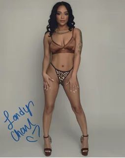Londyn Chanel autograph