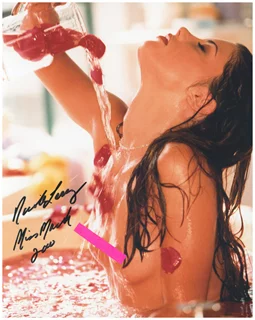 Nicole Marie Lenz autograph